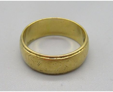 Hallmarked 18ct gold bright cut ring, Size K, gross 5.9g 
