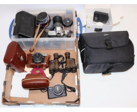 Collection of cameras and lenses, incl. a Zeiss Ikon Contaflex, Nikon 1 J2, and a Minolta SRT-202 (qty) 