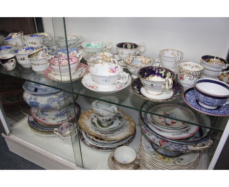 A COLLECTION OF ANTIQUE AND LATER PORCELAIN TEACUPS, saucers, cabinet plates to include a set of eight Davenport porcelain pl