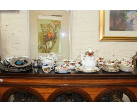 A ROYAL ALBERT TEASET AND OTHER CERAMICS TO INCLUDE TWO ROYAL CROWN DERBY BIRDS ETC