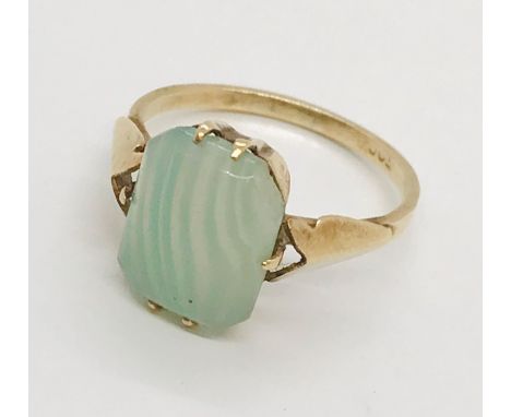 A 9ct gold jade-style ring