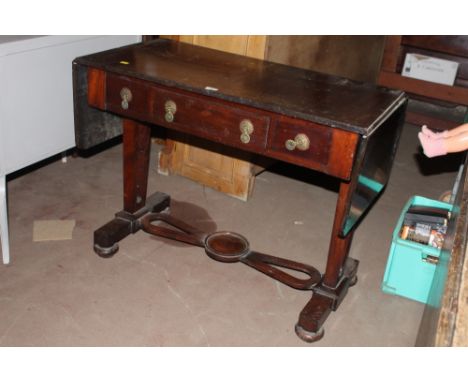 A 19th century figured mahogany sofa table, with three frieze drawers and shaped stretcher.  74 x 96 x 48.5 cm. CONDITION REP