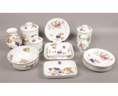 Seventeen pieces of Royal Worcester Evesham ceramics to include dinnerewares, storage jars and vases etc.