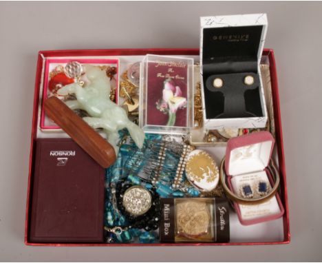 A box of costume jewellery and collectables including marcasite brooches, jade style horse and a stratton box etc.