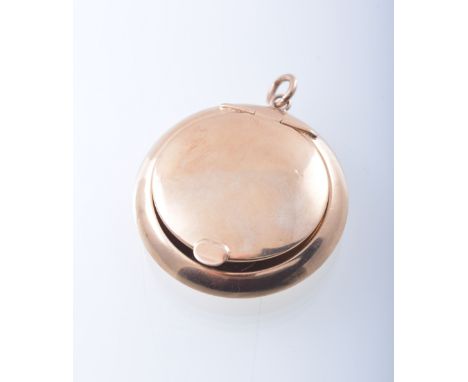 A 9 carat yellow gold circular patch box of a plain polished finish 43mm diameter. Hallmarked Birmingham 1918. Approximate we