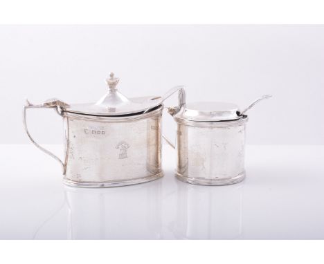 A George III style oval mustard pot, by J.B. Chatterley & Sons Ltd., London 1929, domed lid, straight-sided form, engraved cr