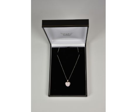 A 9ct white gold and pink mother-of-pearl heart pendant on an 18in. 9ct white gold curb link chain.
