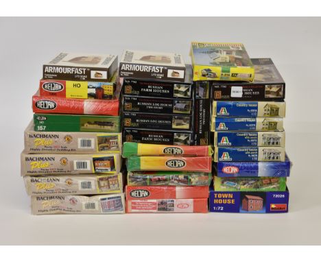 A large collection of various boxed 1:72 scale model kit buildings, Heljan - HO810, HO904, HO905, HO820, HO157, HO1001, HO902