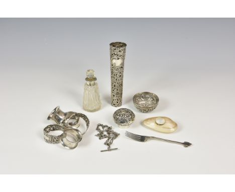 A small collection of antique collectable silver comprising a pierced conical posy holder by Henry Mathews, Birmingham, 1899;