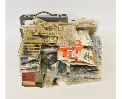 Model kits - A large collection of various plastic military / tank kits, various maker's, unboxed (in bags), mostly with inst