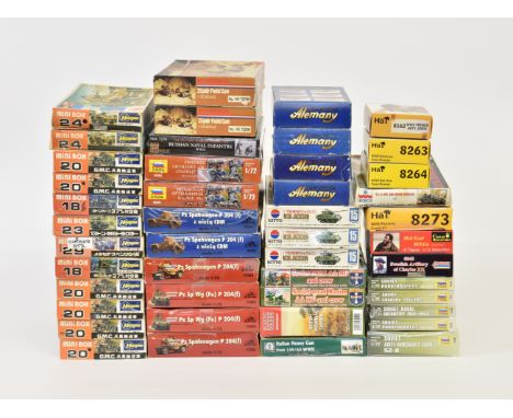 Model kits - A collection of various boxed military related model kits, 1:72 &amp; 1:76 scale, comprising of tanks, field gun