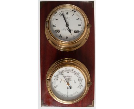 Schiffsuhr mit Glasenschlag "Europa" und Barometer auf Mahagonibrett, Fa. Grüttert Bremen, mit Schlüssel, je im Messinggehäus