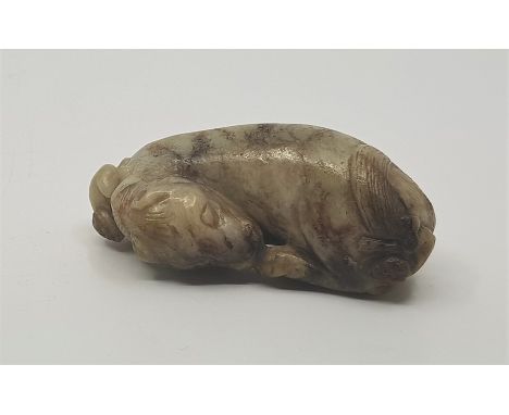 A carved jade figure of a sleeping dog, length 8cm.