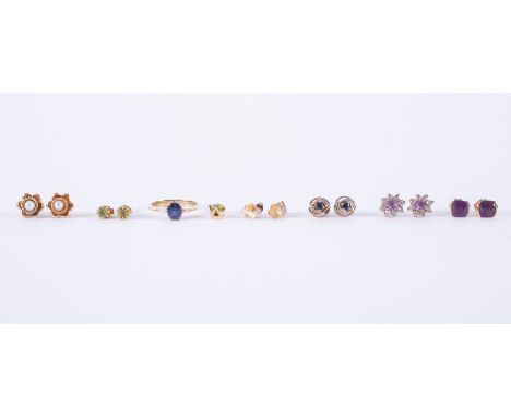 A mixed lot to include a 14k yellow gold ring set with an oval cut sapphire approx. 0.65 carats, size K, a pair of 9ct yellow