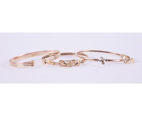 A mixed lot including a 14k yellow gold wishbone style ring, 2.10gm, size M, a 14k yellow, rose &amp; white gold slave bangle