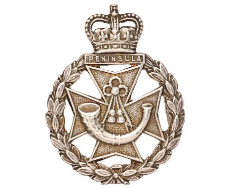 Green Jackets Brigade Officer 1958 Birmingham hallmarked silver cap badge  Fine scarce die-cast crowned PENINSULA tablet on M