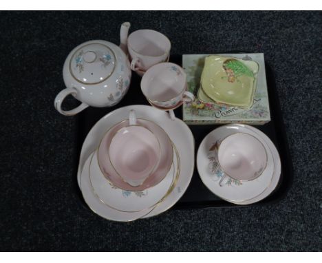 A tray containing 20 pieces of Tuscan Blue Star bone china, together with a boxed Crown Devon leaf dish with spoon and two fu