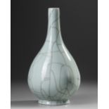 A CHINESE GUAN-TYPE BOTTLE VASE, 19TH-20TH CENTURY
