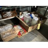 LOT: Items Variés (sur cette tablette), take out , bacs