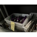 LOT: (3) Bacs Remplis de ''Scoops'' & Acces. De Cuisine