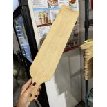 LOT: (13) Planches en Bois, 24", avec Logo