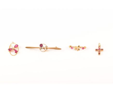 A yellow metal and red stone clover bar brooch, set with two stones, unmarked, 1.7 cm long, together with a 9ct yellow gold b