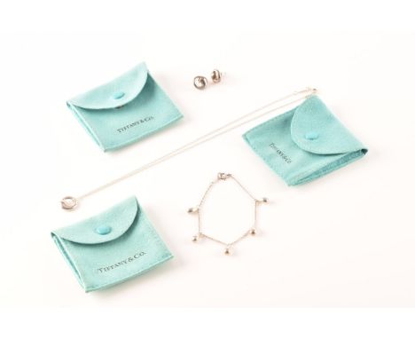 Tiffany &amp; Co. A group of Perreti design jewellery, to include a silver&nbsp;teardrop bean chain bracelet, a pair of earri