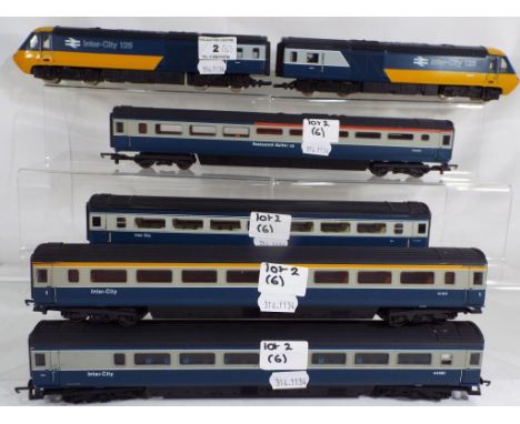 Model Railways - Hornby OO gauge Intercity 125 with four coaches, please note three of the coaches by Lima, condition good to