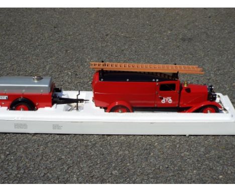 Marklin - Boxed fire engine with tank trailer # 19035, item is in mint condition, box very good. Est £120 - £180  This lot MU