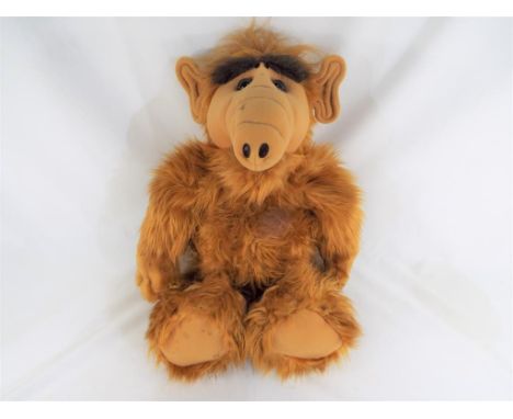 A vintage Talking Alf with moveable parts by Alien Products 1987, item #402529, with cassette tape present, approx  56cm (h) 