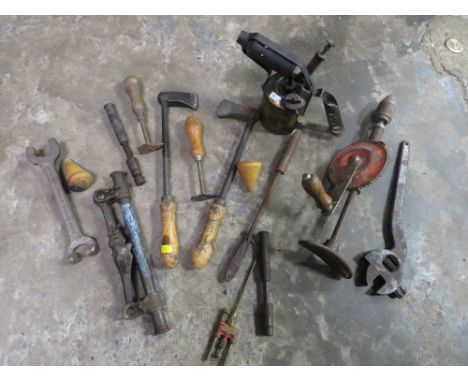 A SELECTION OF VINTAGE TOOLS