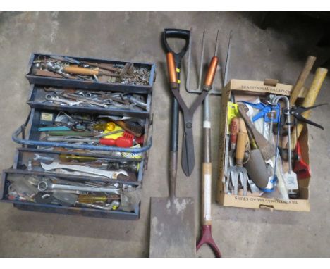 A SELECTION OF TOOLS TO INCLUDE A FULL CANTILEVER TOOL BOX
