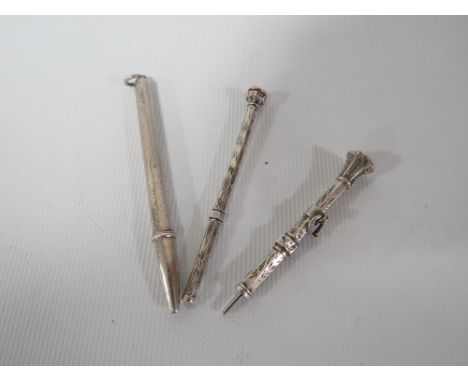 ONE HALLMARKED SILVER PROPELLING PENCIL TOGETHER WITH TWO WHITE METAL PROPELLING PENCILS ONE A/F