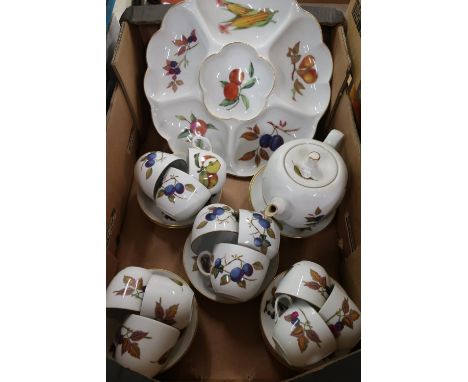 Royal Worcester Evesham pattern part tea service including teapot, cups, saucers and Hors d'oeuvres 