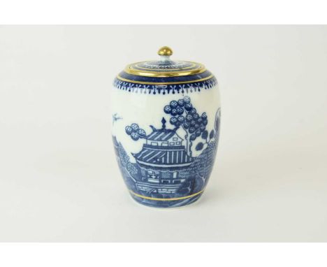 A Caughley 'Striped Temple' tea canister and cover, circa 1780-85, transfer-printed in underglaze blue, additional gilt borde