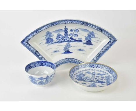 A group of John Rose Coalport, circa 1800-1810, decorated with the Caughley 'Tower' pattern, comprising a rare segmented fan-