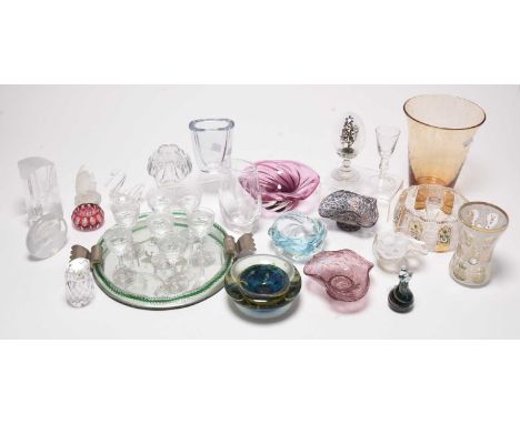 A collection of studio and other glass, to include a Valetta model of a cat; a Victorian cased white and gilded vase, 14cm hi