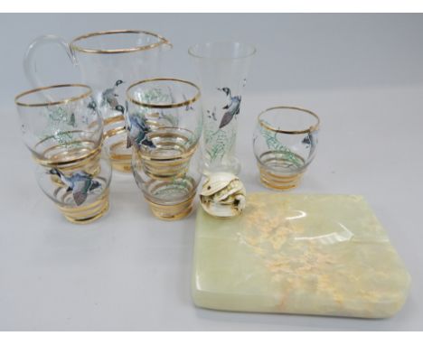 Miscellaneous items, to include a lemonade set printed with geese in flight and an ashtray mounted with a composition Japanes