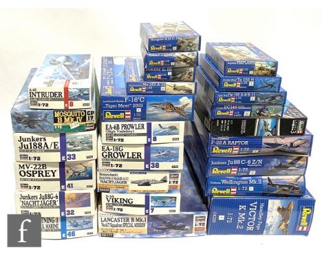 Twenty five Revell and Hasegawa 1:72 scale aircraft plastic model kits, to include 04326 Handley Page Victor K MK.2, 04903 Vi