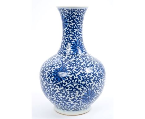 19th century Chinese export blue and white porcelain bottle vase with flared neck and floral scroll decoration, with double u