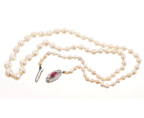 Cultured pearl necklace with a string of graduated Baroque cultured pearls on a diamond and red stone clasp, 49cm