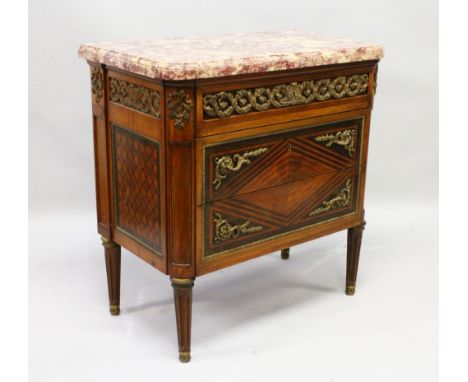 A GOOD 19TH CENTURY FRENCH MAHOGANY, PARQUETRY AND ORMOLU PETIT COMMODE, with variegated rouge marble top, over a frieze draw