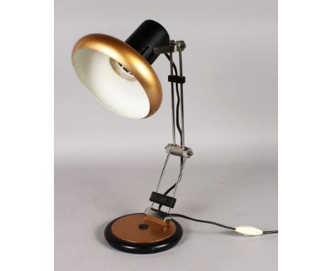 A 1940'S ARTICULATED DESK LAMP.