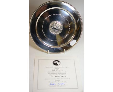 An Elizabeth II Silver Limited Edition Plate, 1976, designed by Stuart Devlin with a central boss of Grundy and inscribed wit