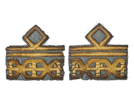dating: 1940 - 1945 circa provenance: Kingdom of Italy, A pair of Lieutenant General's badges Mod. 1940. On grey-green cloth 