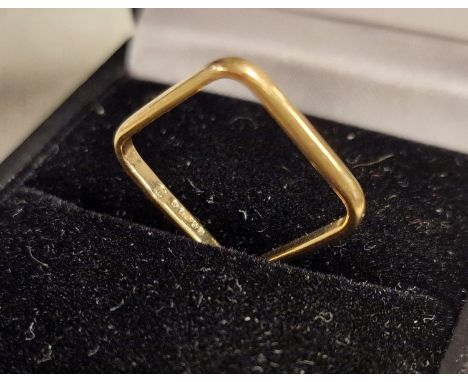 Interesting 9ct Gold Square Ring, size K+0.5