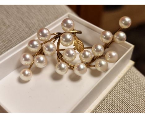 14ct Gold and Pearl Brooch - 7g weight