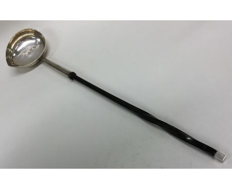 A good quality large Georgian silver toddy ladle with whalebone handle. Approx. 100 grams. Est. £100 - £150.