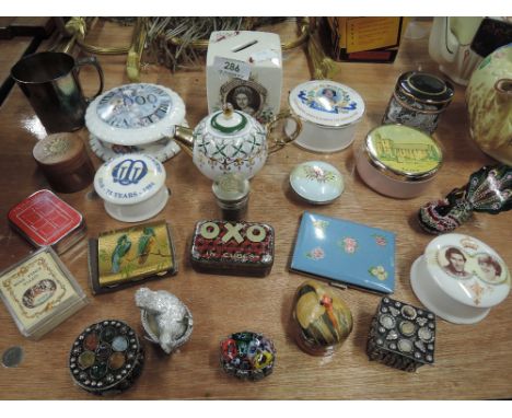 A selection of various trinkets including enamel cigarette case, boxes etc