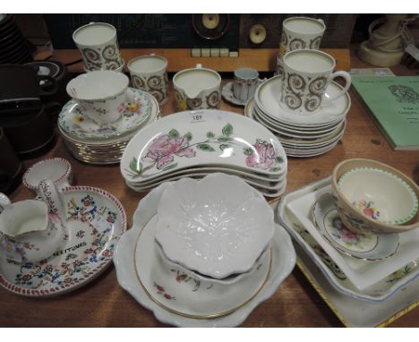 A selection of vintage ceramics including Wedgwood Susie Cooper